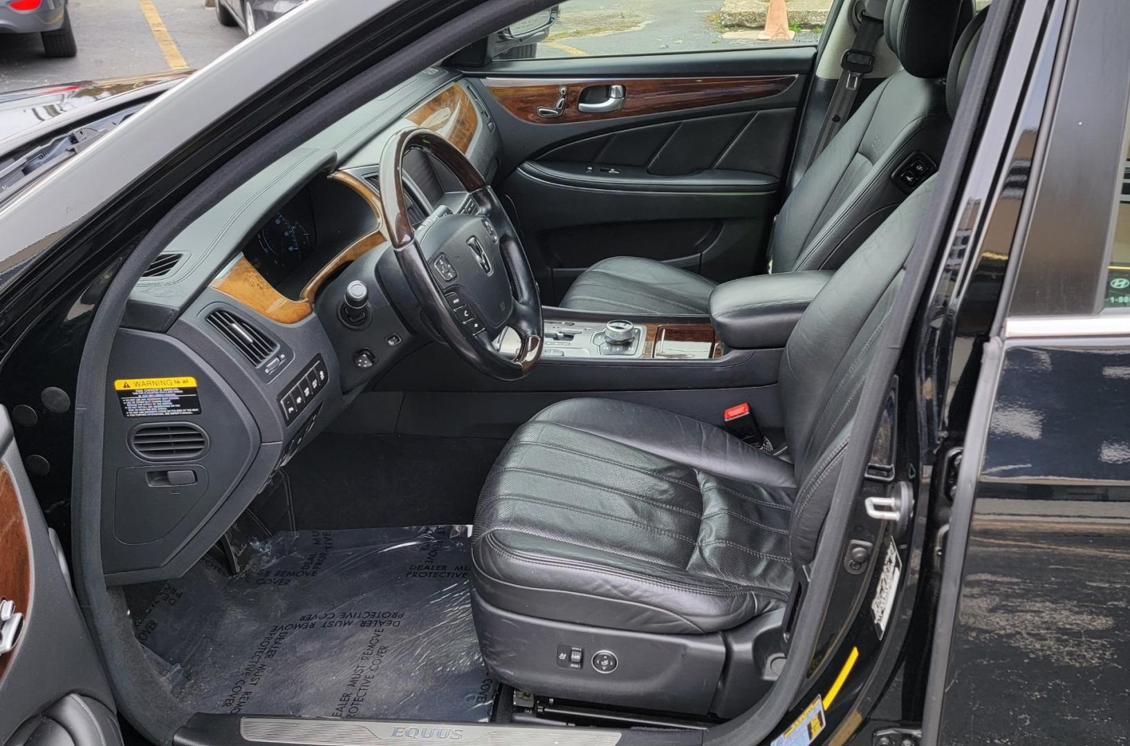 2011 BLACK /Black Leather Hyundai Equus 4dr Sdn Ultimate (KMHGH4JF5BU) with an V8, 4.6 Liter engine, Automatic transmission, located at 1010 N White Horse Pike, Stratford, NJ, 08084, (856) 262-9500, 39.838921, -75.011497 - Photo#7